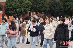 四川成都:考生参加全国大学